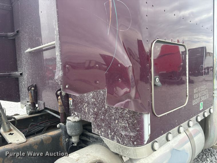 image for item YA3807 2008 Peterbilt 389 semi truck