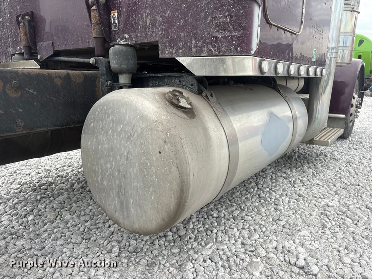 image for item YA3807 2008 Peterbilt 389 semi truck