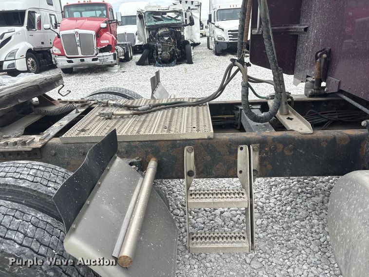 image for item YA3807 2008 Peterbilt 389 semi truck
