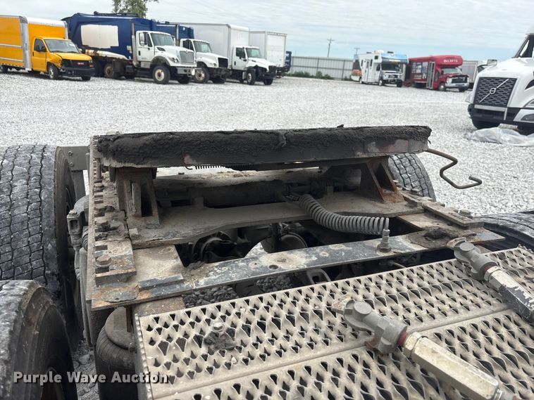 image for item YA3807 2008 Peterbilt 389 semi truck