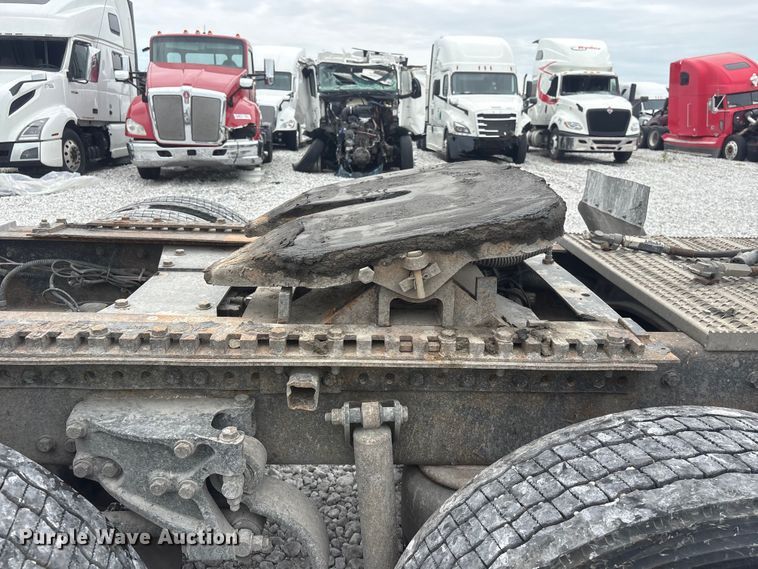 image for item YA3807 2008 Peterbilt 389 semi truck