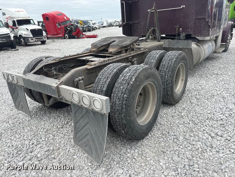 image for item YA3807 2008 Peterbilt 389 semi truck
