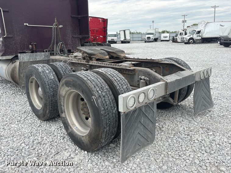 image for item YA3807 2008 Peterbilt 389 semi truck