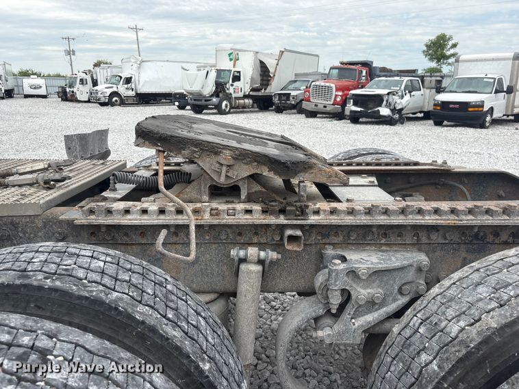 image for item YA3807 2008 Peterbilt 389 semi truck