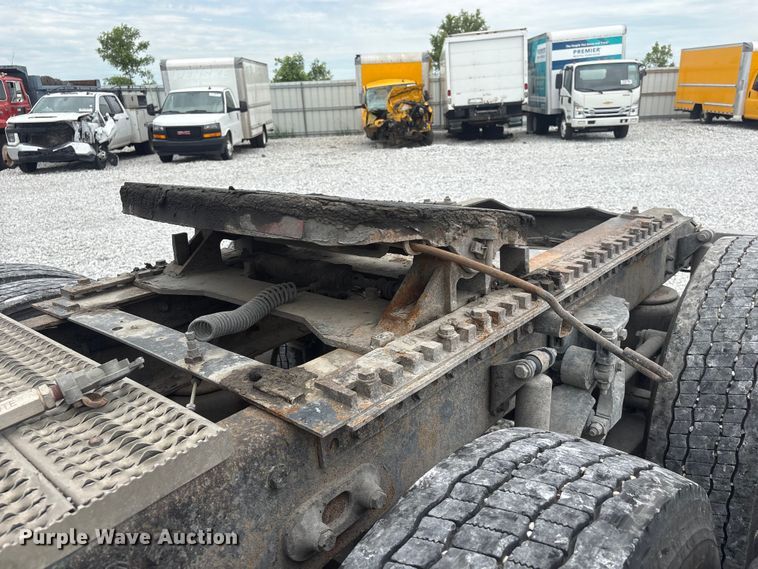 image for item YA3807 2008 Peterbilt 389 semi truck