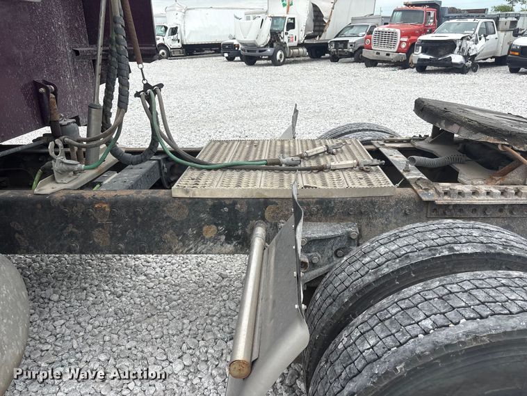 image for item YA3807 2008 Peterbilt 389 semi truck