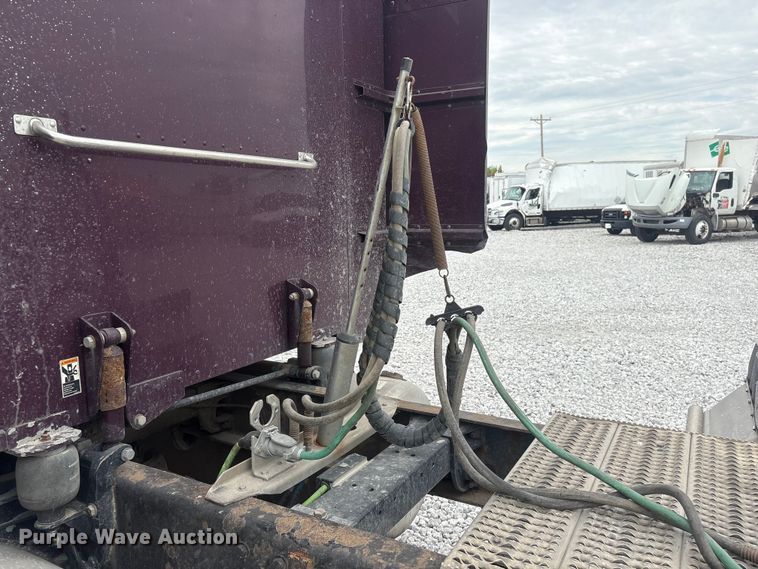 image for item YA3807 2008 Peterbilt 389 semi truck