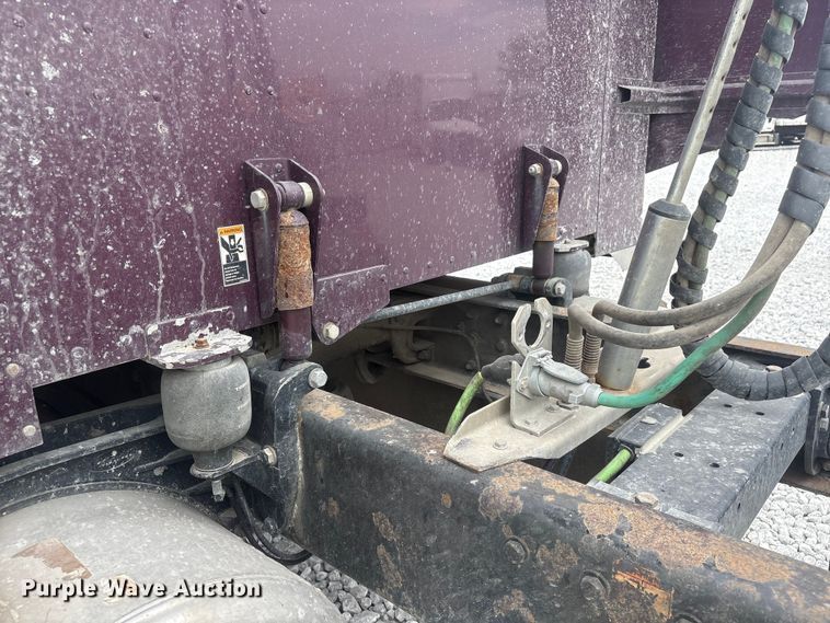 image for item YA3807 2008 Peterbilt 389 semi truck