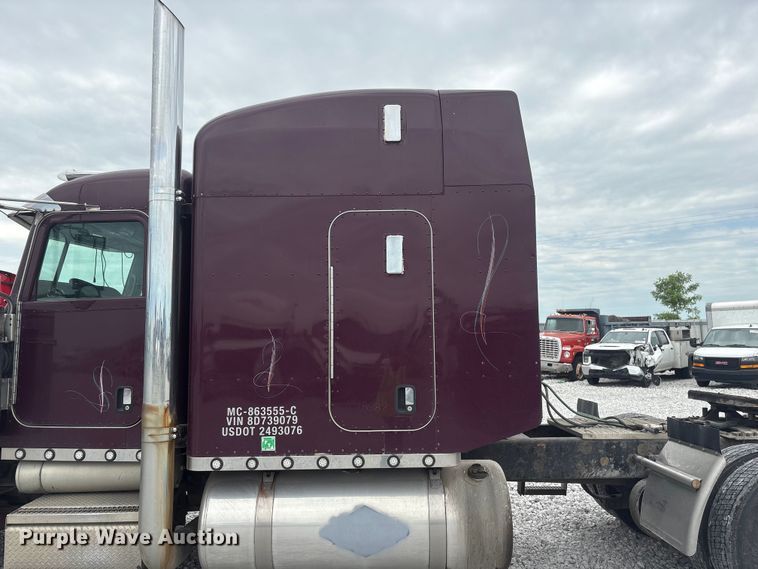 image for item YA3807 2008 Peterbilt 389 semi truck