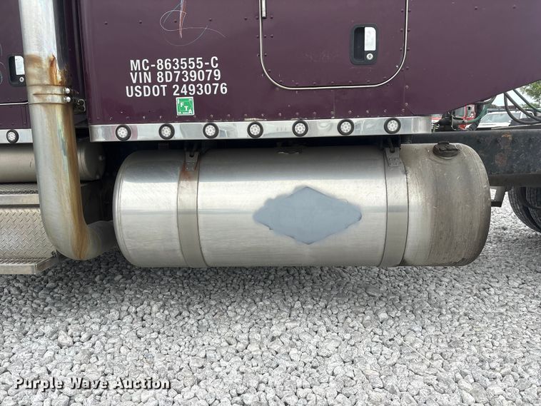 image for item YA3807 2008 Peterbilt 389 semi truck
