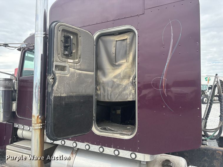 image for item YA3807 2008 Peterbilt 389 semi truck