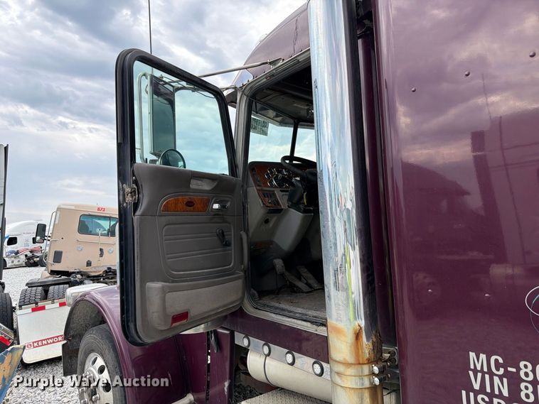 image for item YA3807 2008 Peterbilt 389 semi truck