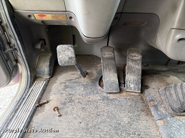image for item YA3807 2008 Peterbilt 389 semi truck
