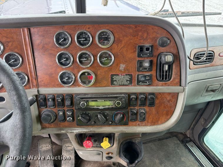 image for item YA3807 2008 Peterbilt 389 semi truck