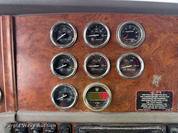 image for item YA3807 2008 Peterbilt 389 semi truck