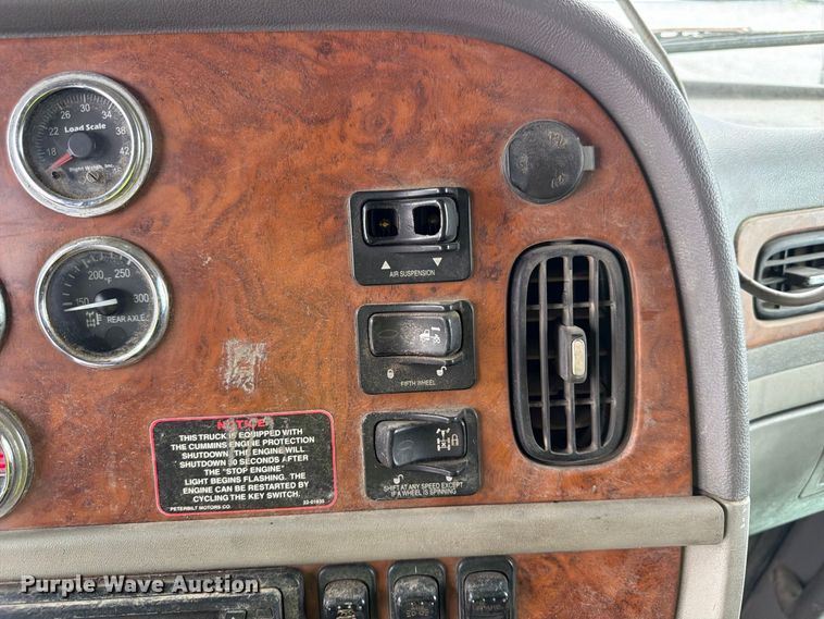 image for item YA3807 2008 Peterbilt 389 semi truck