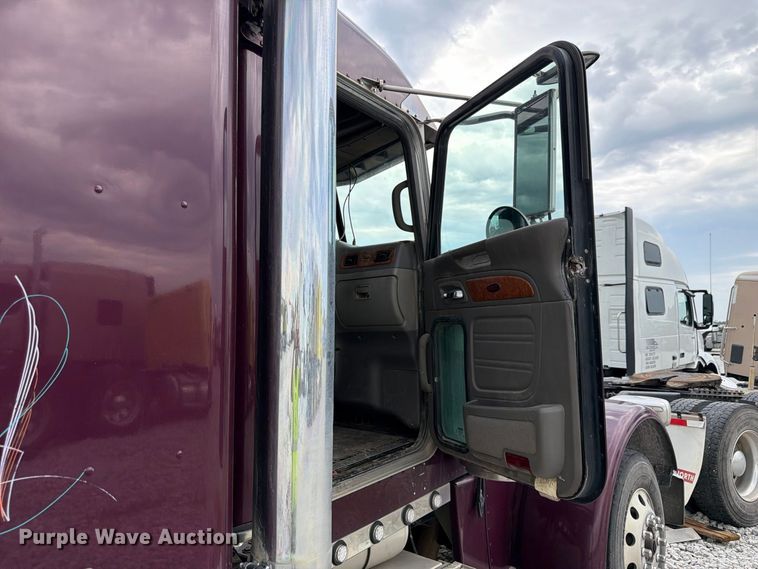 image for item YA3807 2008 Peterbilt 389 semi truck