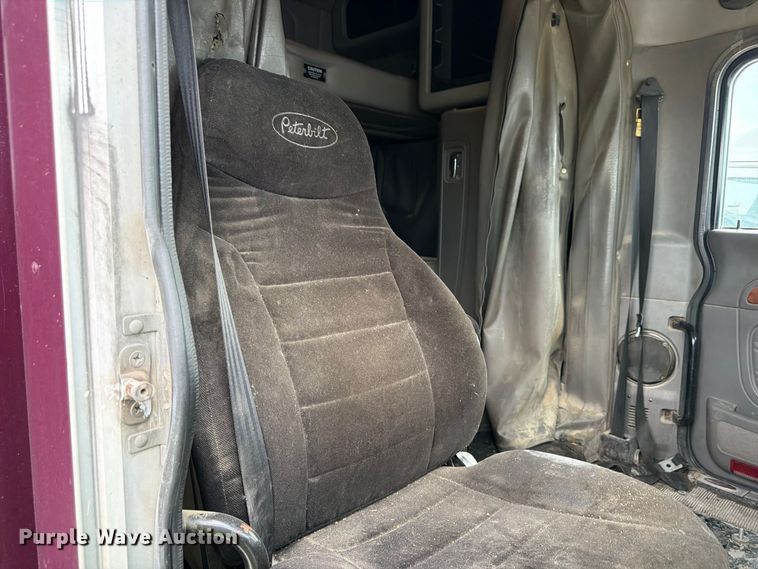 image for item YA3807 2008 Peterbilt 389 semi truck