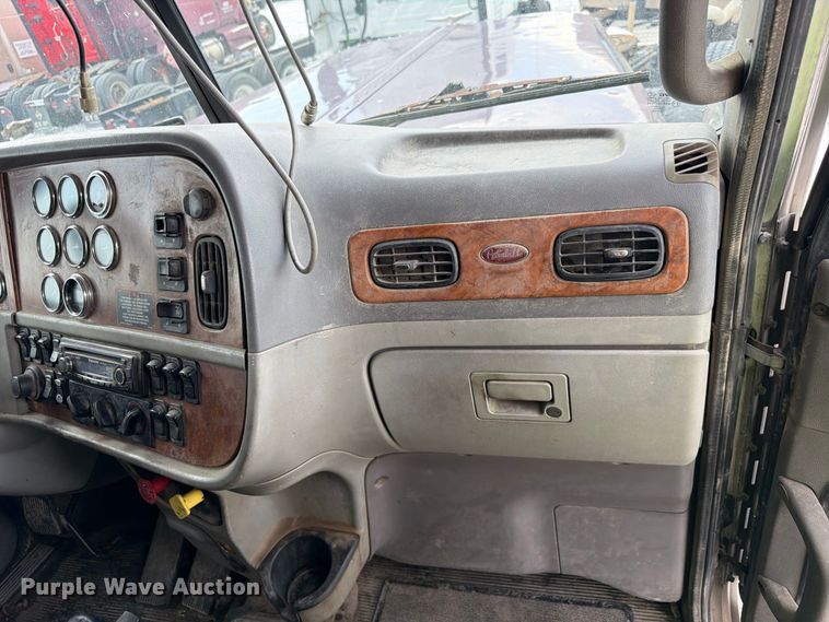 image for item YA3807 2008 Peterbilt 389 semi truck