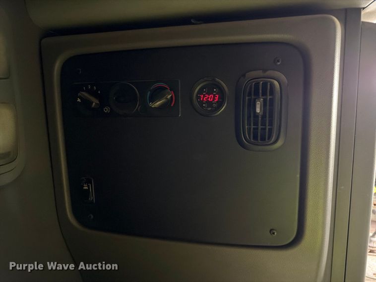 image for item YA3807 2008 Peterbilt 389 semi truck