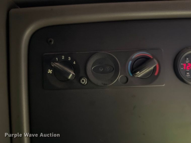 image for item YA3807 2008 Peterbilt 389 semi truck