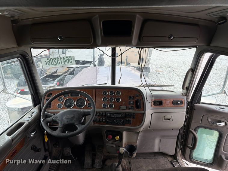 image for item YA3807 2008 Peterbilt 389 semi truck