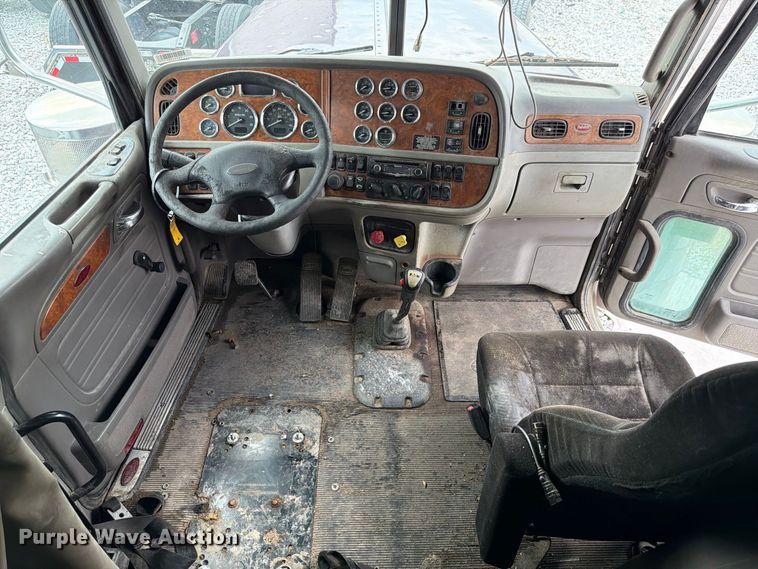 image for item YA3807 2008 Peterbilt 389 semi truck