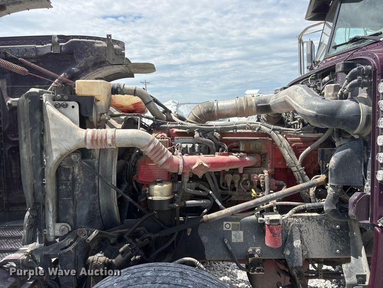 image for item YA3807 2008 Peterbilt 389 semi truck