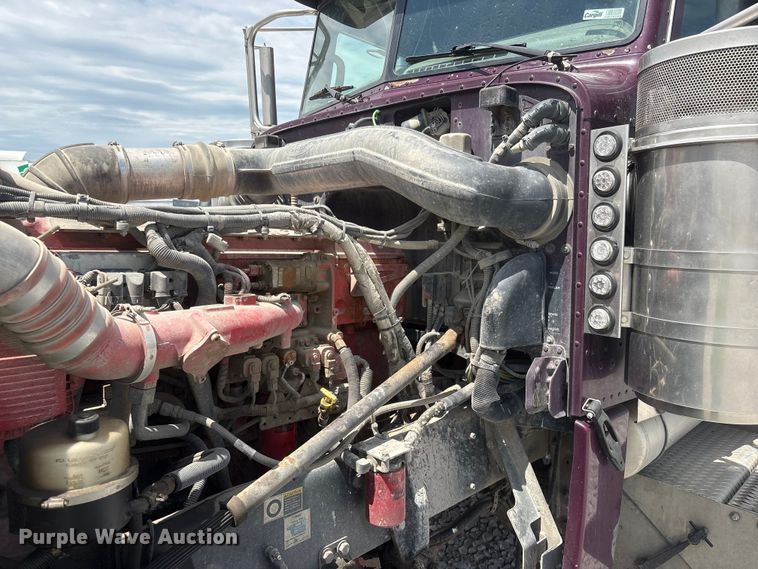 image for item YA3807 2008 Peterbilt 389 semi truck