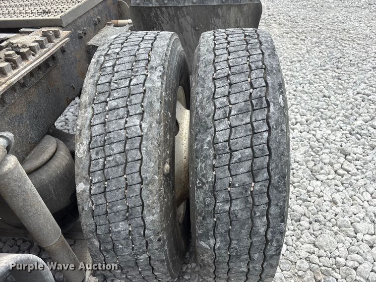 image for item YA3807 2008 Peterbilt 389 semi truck