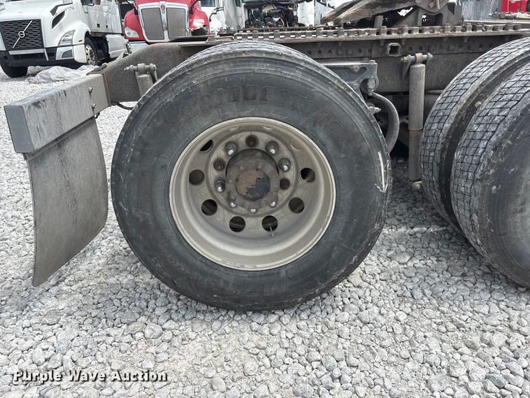 image for item YA3807 2008 Peterbilt 389 semi truck