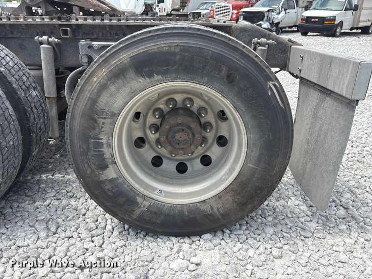 image for item YA3807 2008 Peterbilt 389 semi truck