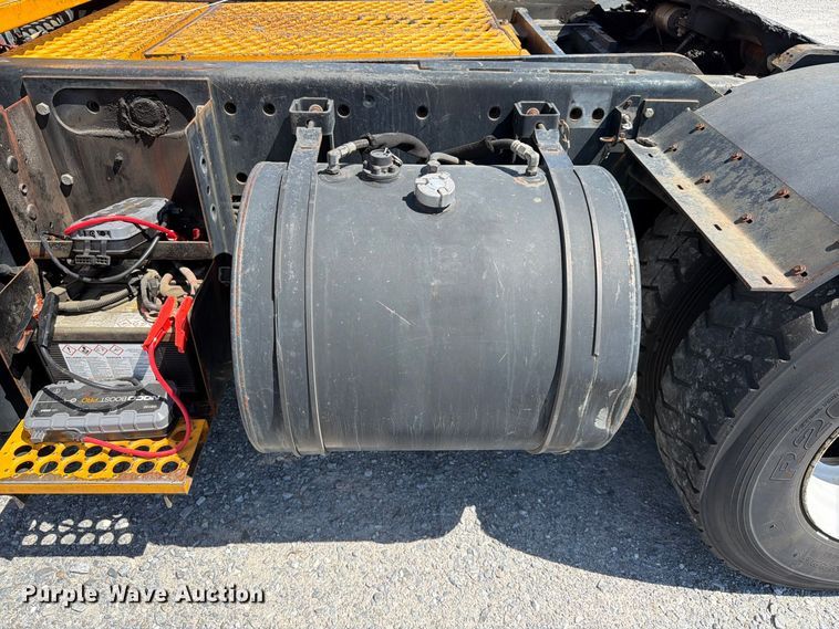 image for item YA3864 2014 Kalmar Ottawa yard truck
