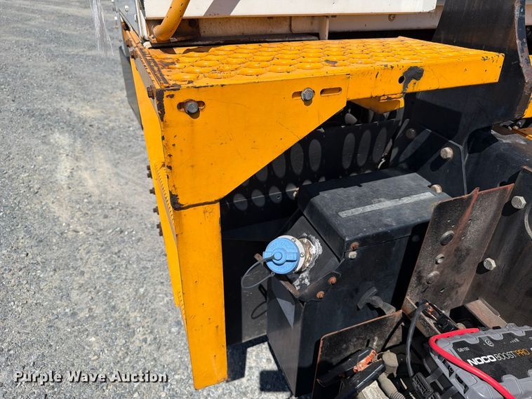 image for item YA3864 2014 Kalmar Ottawa yard truck