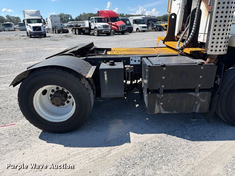 image for item YA3864 2014 Kalmar Ottawa yard truck