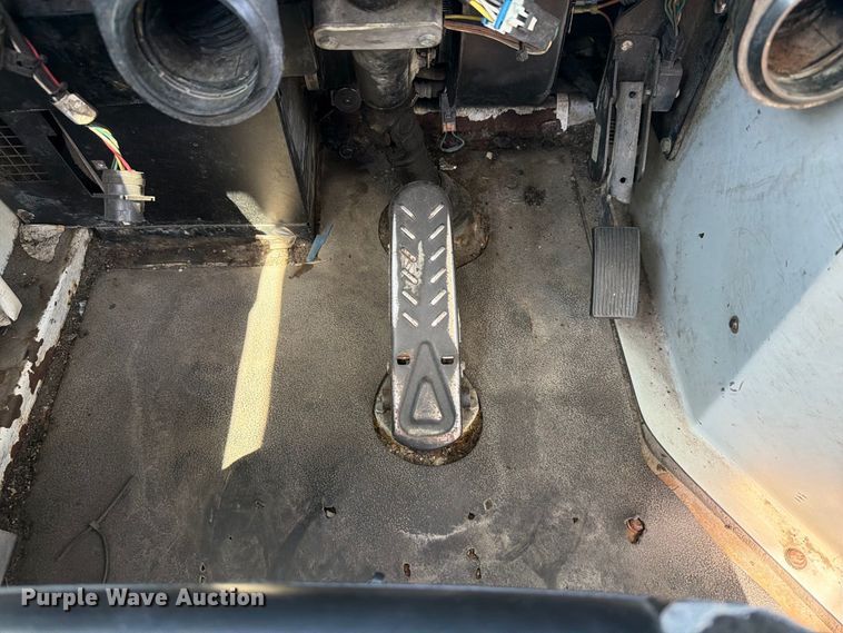 image for item YA3864 2014 Kalmar Ottawa yard truck