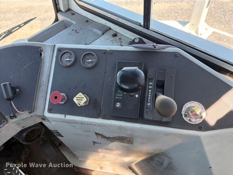 image for item YA3864 2014 Kalmar Ottawa yard truck