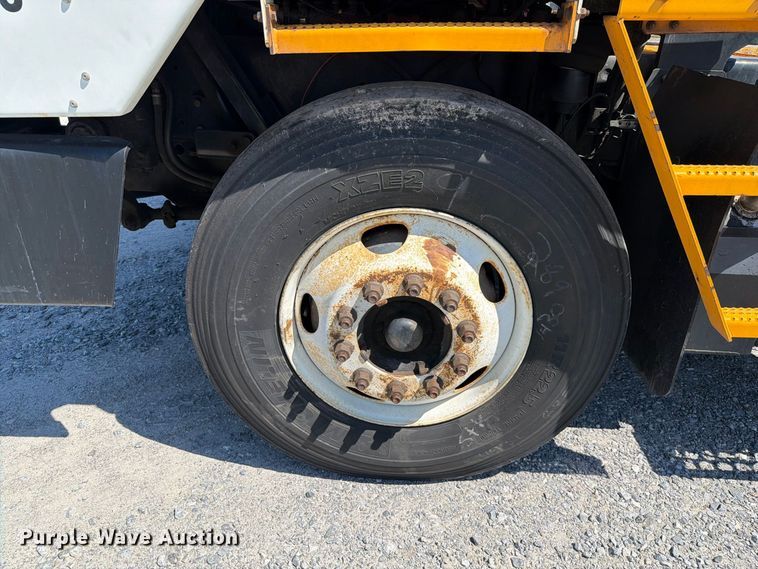 image for item YA3864 2014 Kalmar Ottawa yard truck