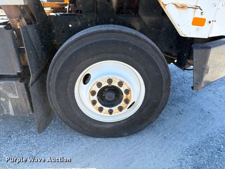 image for item YA3864 2014 Kalmar Ottawa yard truck