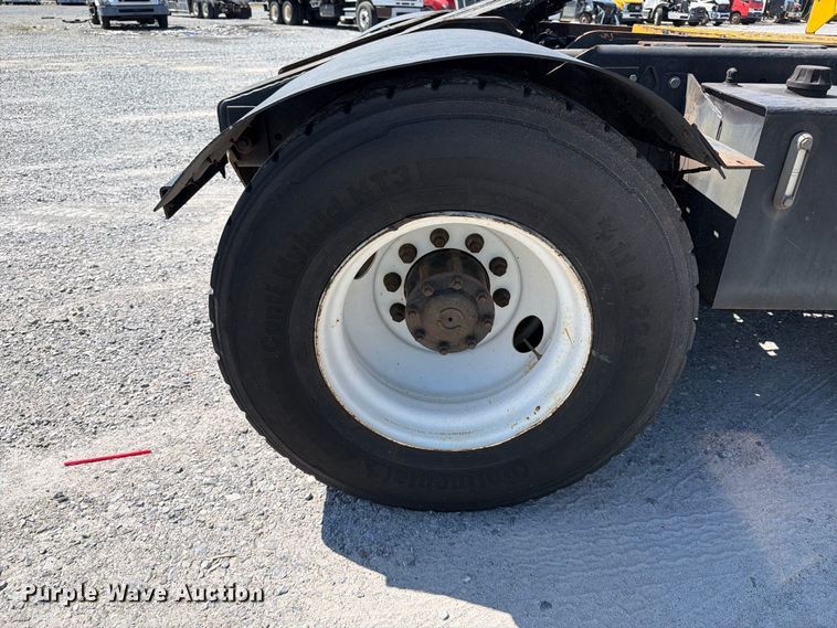 image for item YA3864 2014 Kalmar Ottawa yard truck