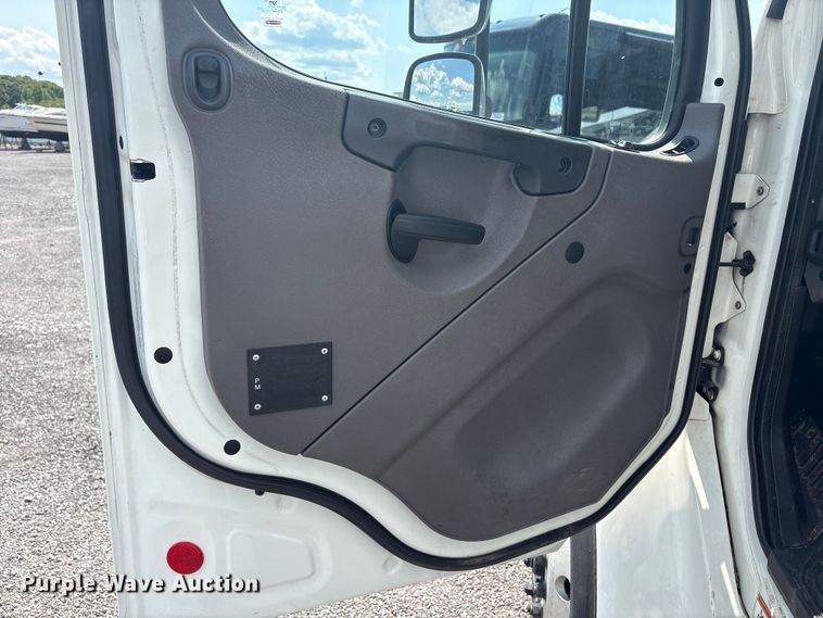image for item YA3925 2020 Freightliner Business Class M2 box truck