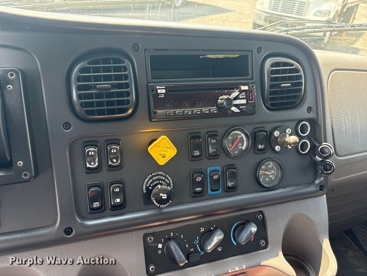 image for item YA3925 2020 Freightliner Business Class M2 box truck