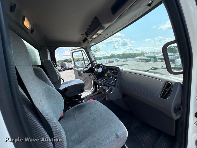 image for item YA3925 2020 Freightliner Business Class M2 box truck
