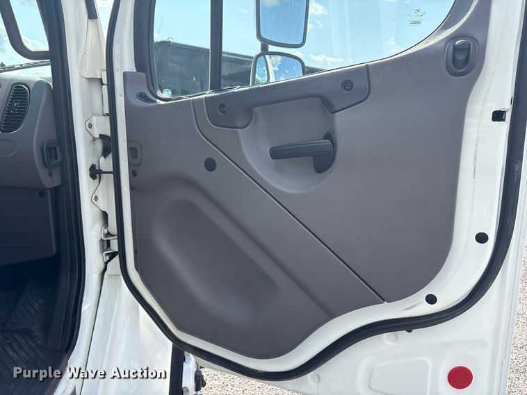 image for item YA3925 2020 Freightliner Business Class M2 box truck