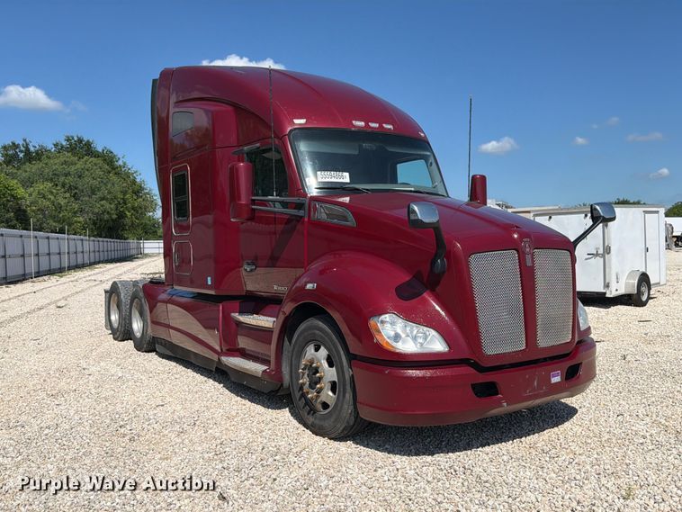image for item YA3982 2019 Kenworth T680 semi truck