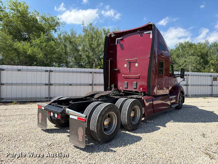 image for item YA3982 2019 Kenworth T680 semi truck