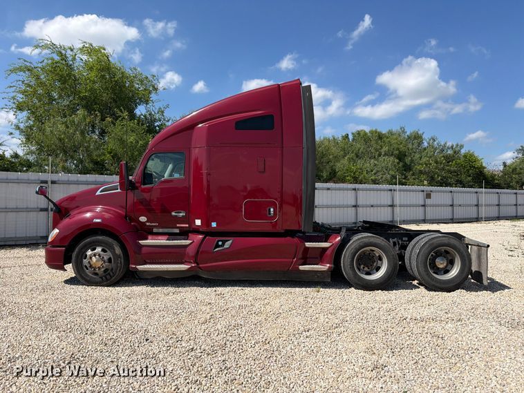 image for item YA3982 2019 Kenworth T680 semi truck