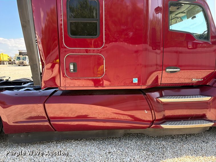 image for item YA3982 2019 Kenworth T680 semi truck