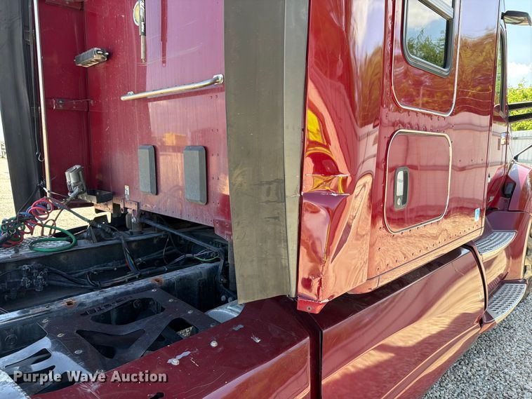 image for item YA3982 2019 Kenworth T680 semi truck