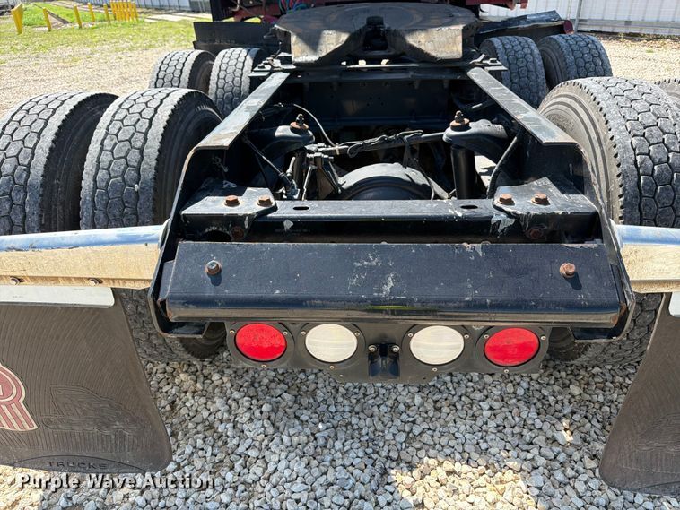 image for item YA3982 2019 Kenworth T680 semi truck